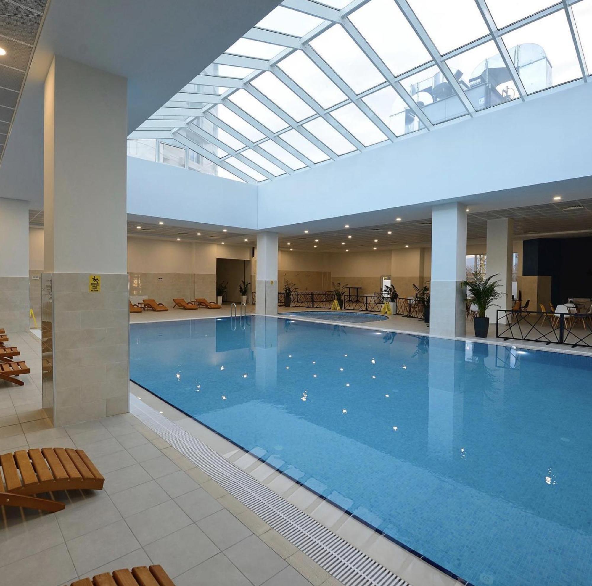 Luxury Condos On 18Th, 3Rd, 5Th Floor With Pool, Fitness, Parking Included 斯科普里 外观 照片
